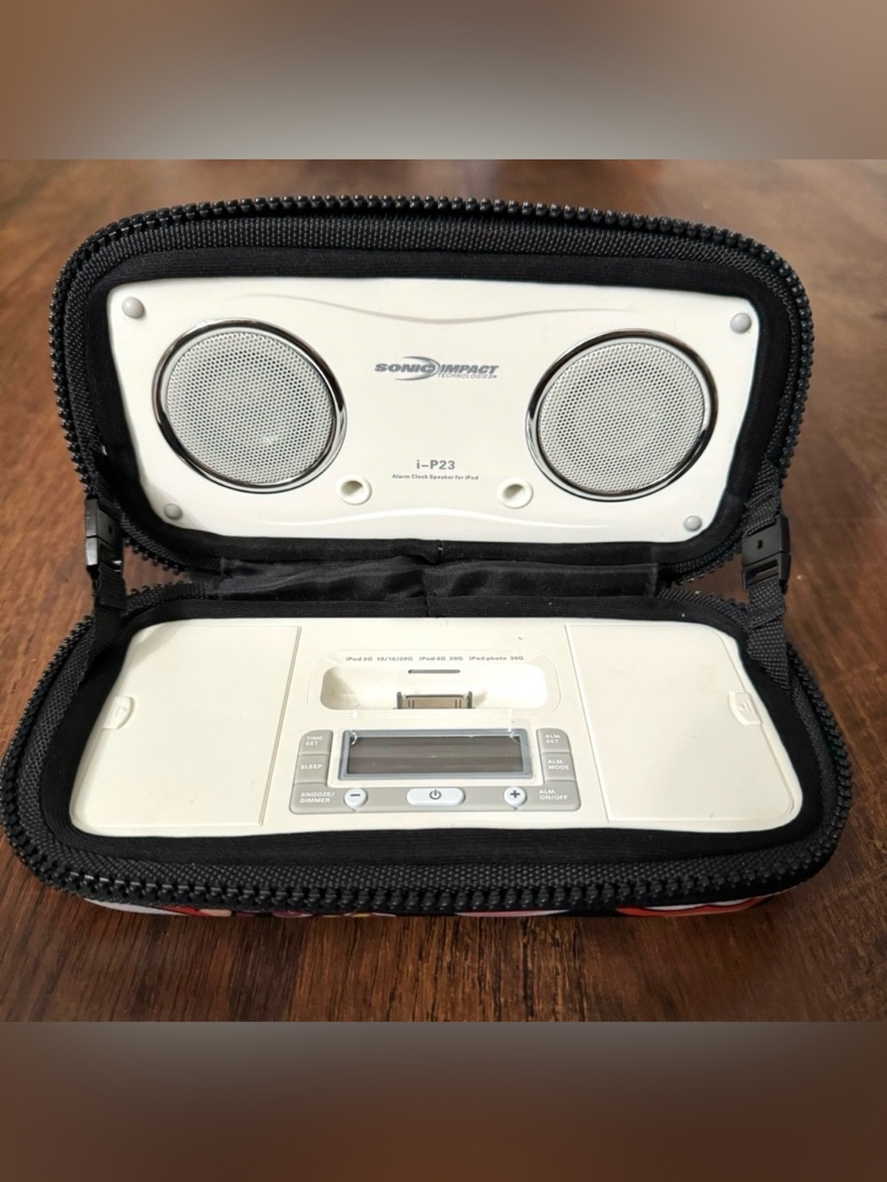 Sonic Impact Technologies I-P23 Portable iPod Dock & Alarm Clock, retros/vintage